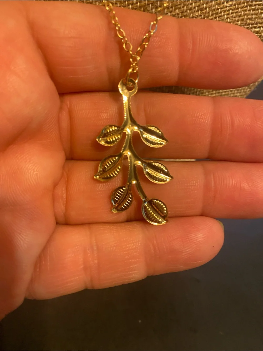 Delicate Gold Leaf Pendant Necklace - Women Jewelry